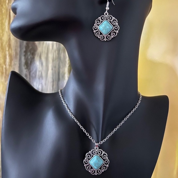 Amazing elegant set of necklace and earring - Picture 2 of 5